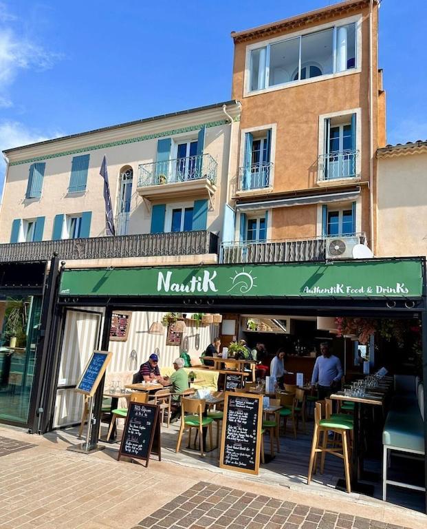 Maison De Village Renovee Avec Vue Mer Exceptionnelle Sainte-Maxime Bagian luar foto